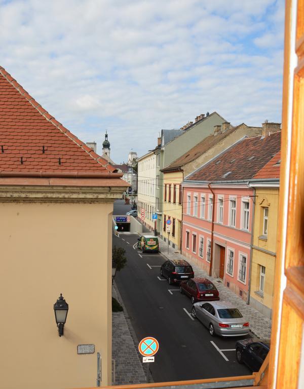 Duna Panzio Gyor Exterior photo