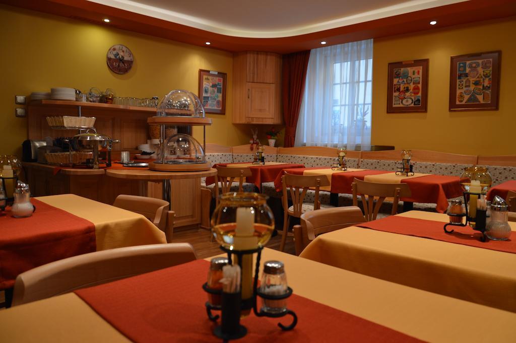 Duna Panzio Gyor Exterior photo