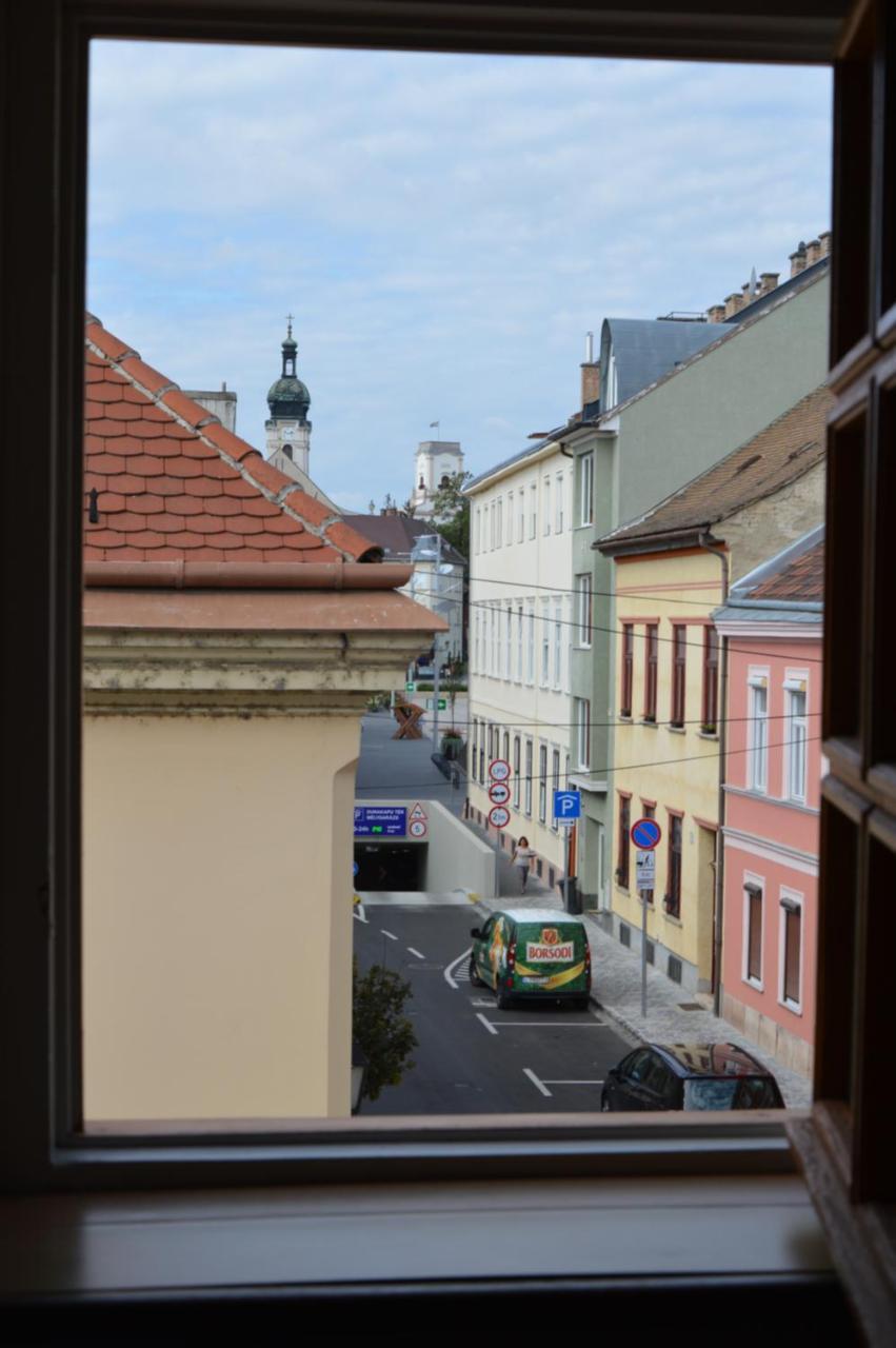 Duna Panzio Gyor Exterior photo